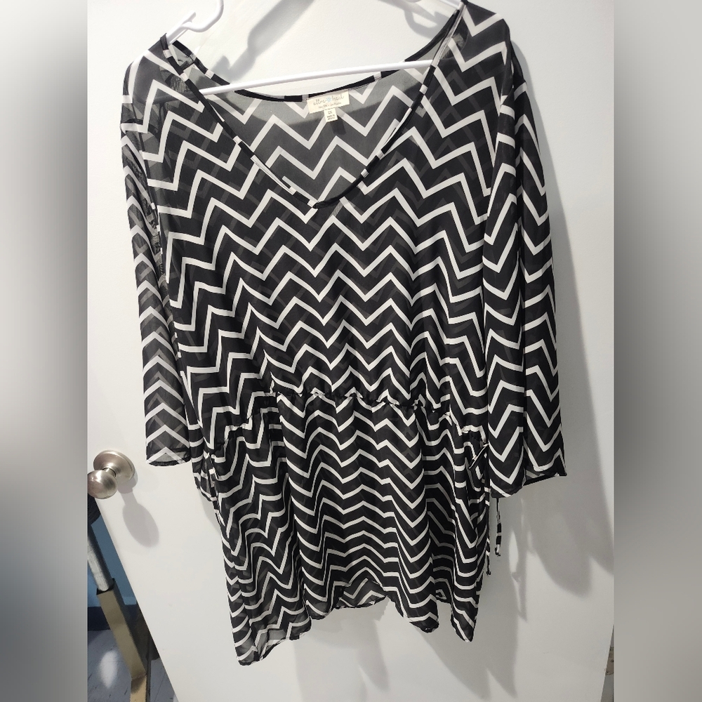 Ultra Beach Black and White Chevron Tunic